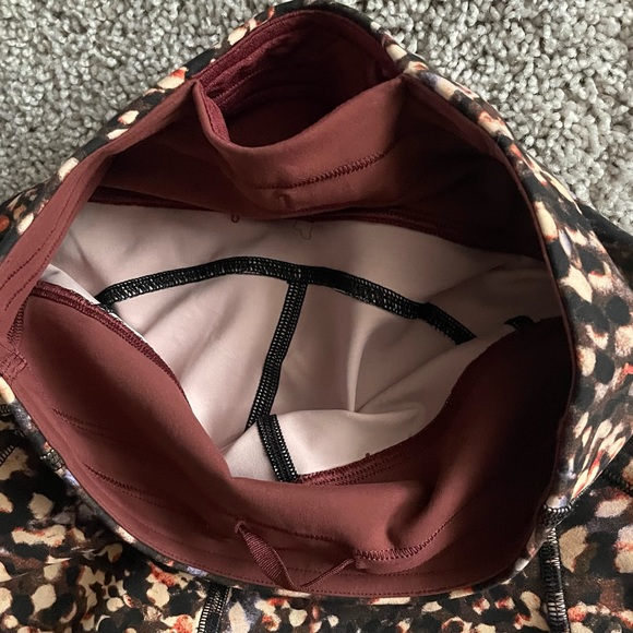 Lululemon Size 4 High Rise Leggings 25” Inseam Drawcord Sweat Wicking Pockets - Picture 6 of 9